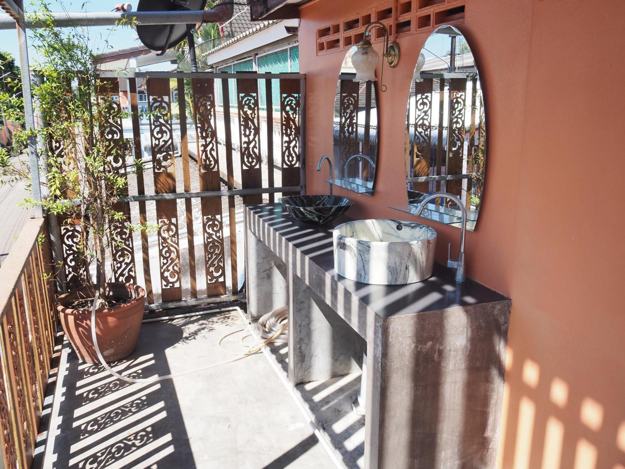 Punnpannsuk Hostel Трат Екстериор снимка